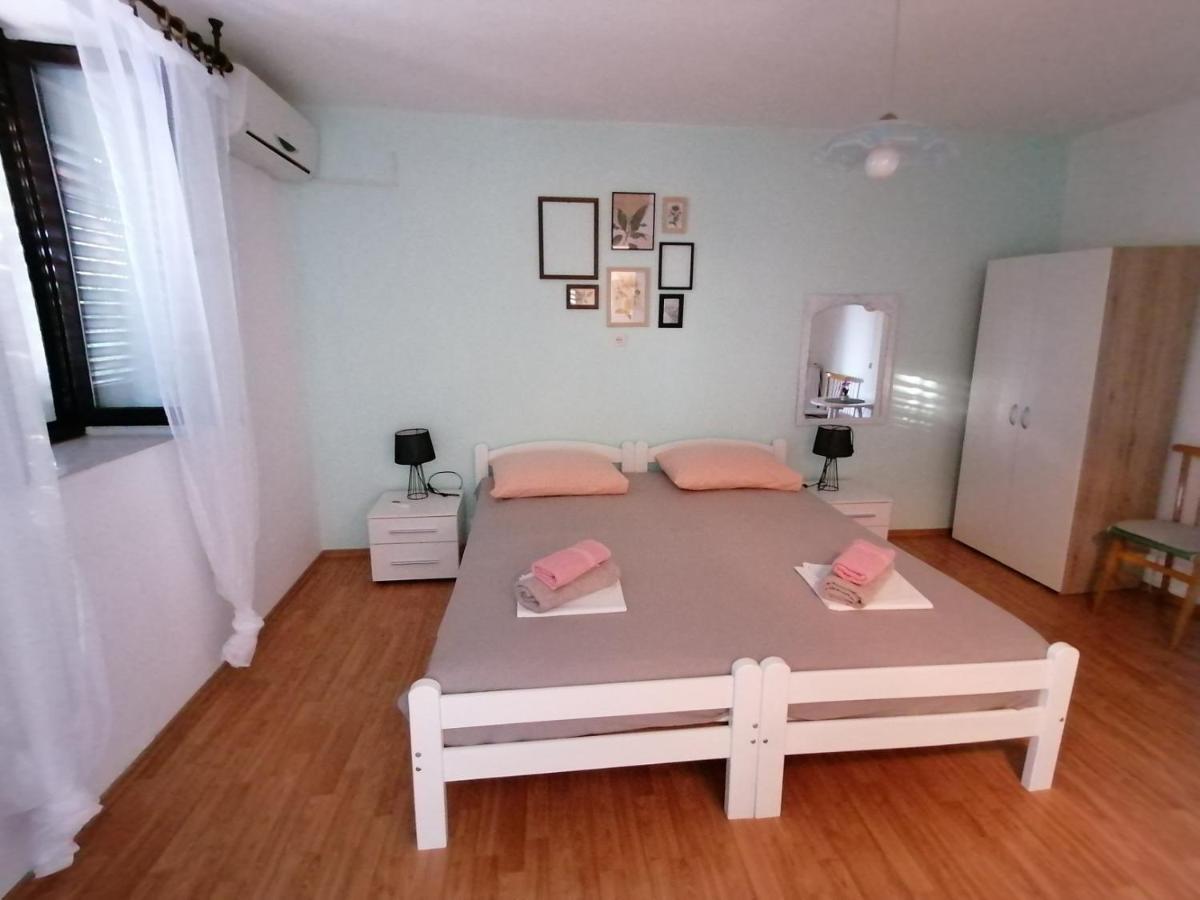 Apartments And Rooms Sanja スィビニ・クルンポスキ エクステリア 写真